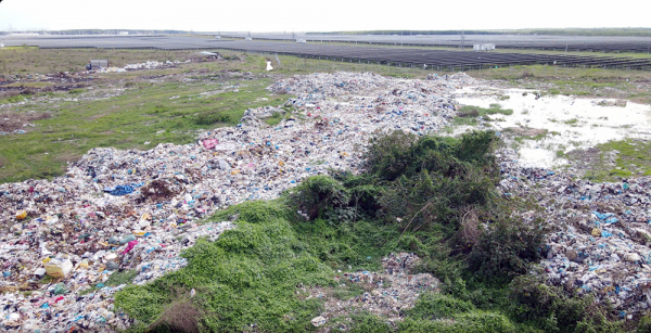Ô nhiễm môi trường từ bãi tập kết rác khổng lồ -0