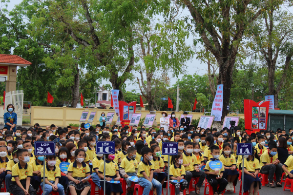Gần 1.000 giáo viên, học sinh dự lễ Ngày Sách và Văn hóa đọc Việt Nam -0