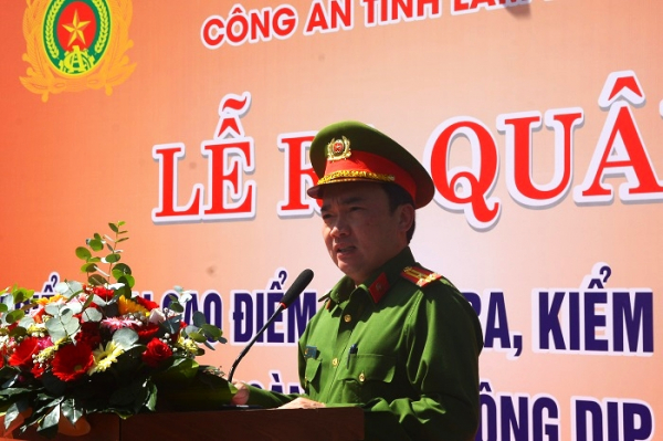 Công an Lâm Đồng ra quân bảo vệ an toàn giao thông mùa du lịch hè -0