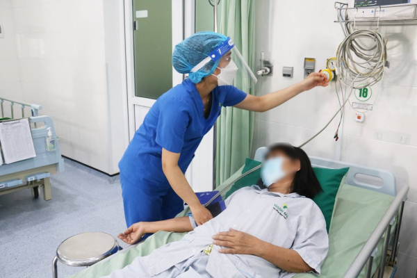 Đà Nẵng: “Làm đẹp” bằng mỹ phẩm lột trắng da mua trên mạng, một phụ nữ phải nhập viện cấp cứu  -0