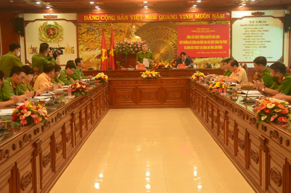 Thứ trưởng Nguyễn Văn Long “test nhanh” người dân Đà Lạt về PCCC -0
