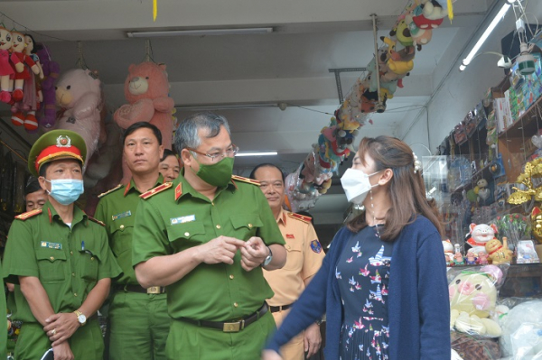 Thứ trưởng Nguyễn Văn Long “test nhanh” người dân Đà Lạt về PCCC -0