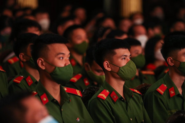 “Tự hào người chiến sĩ CAND Việt Nam”:  Đêm hoà nhạc lộng lẫy tại “thánh đường nghệ thuật” -1
