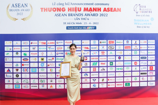 Venesa nhận cú đúp giải thưởng tại Lễ công bố Thương hiệu mạnh ASEAN 2022 -0