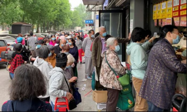 Người dân Bắc Kinh càn quét siêu thị, lo sợ lặp lại 