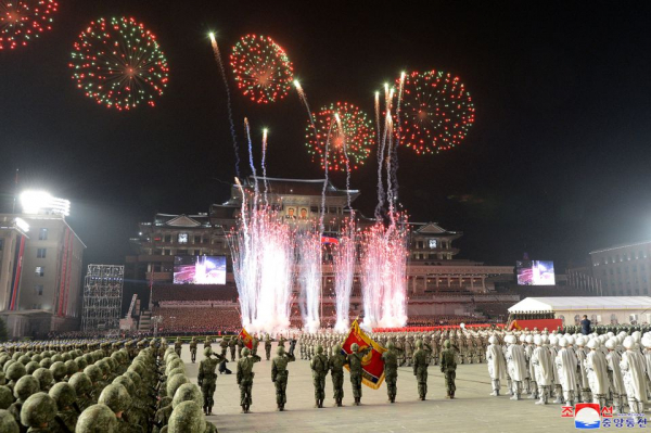 Hoành tráng loạt ảnh cuộc duyệt binh trong đêm của Triều Tiên -2