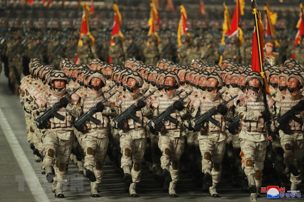 Triều Tiên công bố loạt ảnh cuộc duyệt binh hoành tráng trong đêm -0