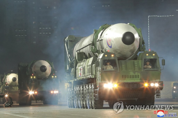 Triều Tiên công bố loạt ảnh cuộc duyệt binh hoành tráng trong đêm -2