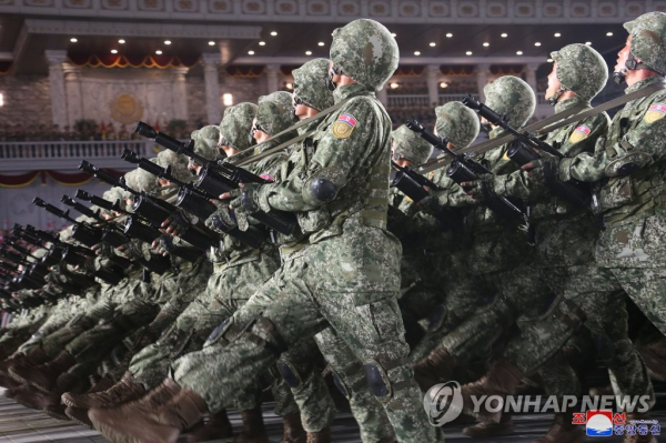 Triều Tiên công bố loạt ảnh cuộc duyệt binh hoành tráng trong đêm -3