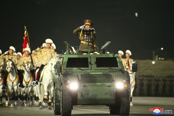 Triều Tiên công bố loạt ảnh cuộc duyệt binh hoành tráng trong đêm -6