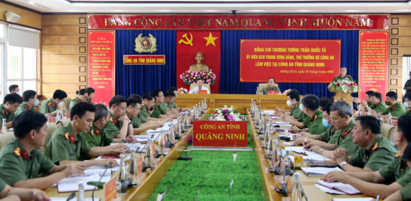 Deputy Minister Tran Quoc To works with Quang Ninh police -0