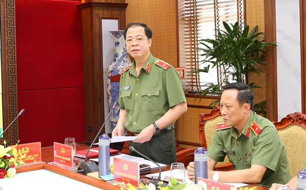 Deputy Minister Le Quoc Hung works at Security Guard Command -0