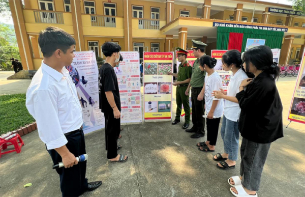 Nghe An police launch information campaign against drug-related crimes -0