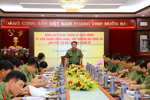 Deputy Minister Le Quoc Hung works at Security Guard Command -0