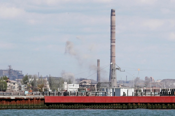 Nhiều dân thường được sơ tán khỏi nhà máy thép bị bao vây ở Mariupol  -0