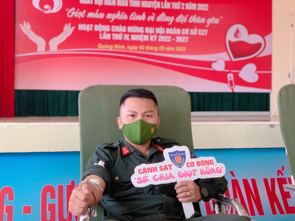 Trung đoàn CSCĐ Đông Bắc sôi nổi Ngày hội hiến máu -2