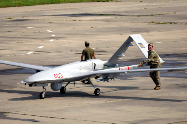 Lởn vởn quanh đảo Rắn, 3 UAV Bayraktar-TB2 của Ukraine bị bắn rơi -0