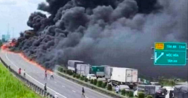 Cận cảnh chữa cháy xe tải chở hóa chất cháy trên cao tốc TP Hồ Chí Minh-Trung Lương -3