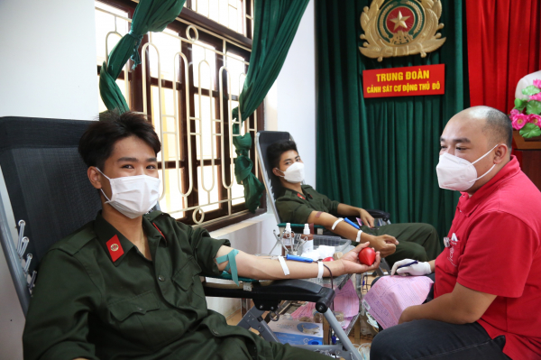 200 CBCS Trung đoàn Cảnh sát cơ động Thủ đô hiến máu tình nguyện -0