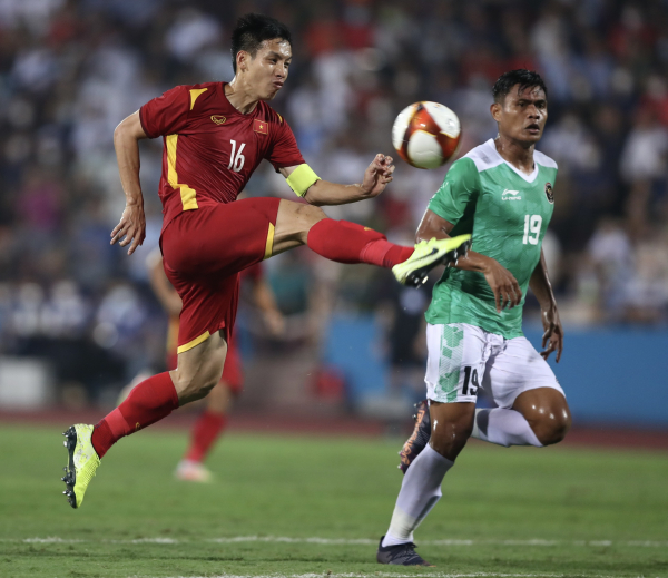 Việt Nam 2 - 0 Indonesia: Hùng Dũng nhân đôi cách biệt -0
