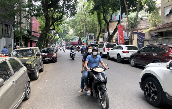 Xử phạt 6 bãi trông giữ xe quanh Bệnh viện Hữu nghị Việt Đức -0