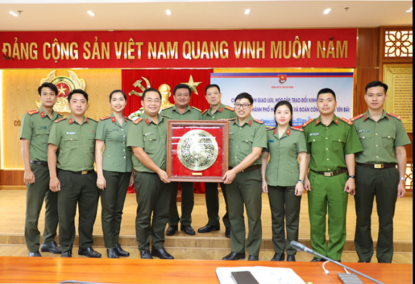 Giao lưu, học tập, trao đổi kinh nghiệm giữa đoàn Công an tỉnh Yên Bái và Đoàn Công an TP Hồ Chí Minh -1