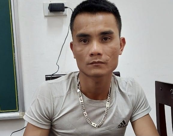 Tài xế giấu ma tuý trên nóc xe đầu kéo -0