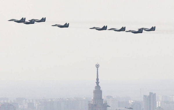 Nga hủy phần duyệt binh trên không ở Moscow -0