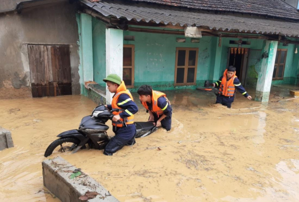 Nhiều người dân bị mắc kẹt do mưa lũ ở Lạng Sơn được giải cứu kịp thời -0