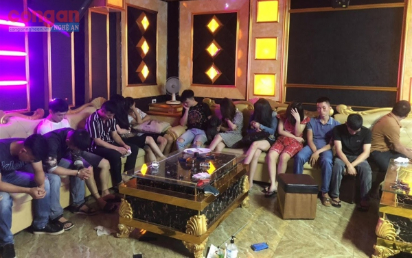 Ngăn chặn tội phạm ma túy tại các quán karaoke -0