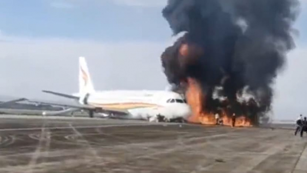 Máy bay Trung Quốc lao khỏi đường băng rồi bốc cháy dữ dội -0
