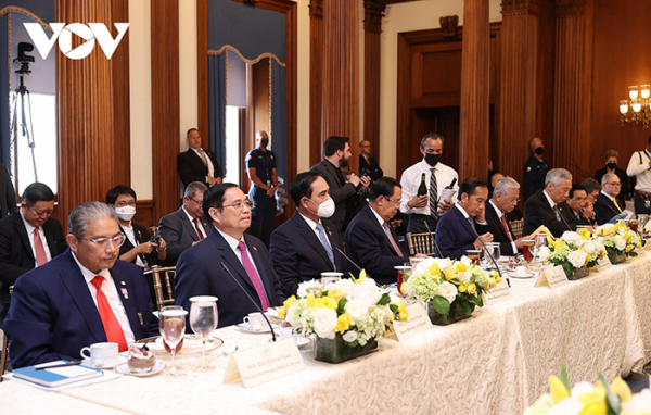 Thủ tướng: ASEAN hoan nghênh Hoa Kỳ cam kết ủng hộ vai trò trung tâm của ASEAN -0