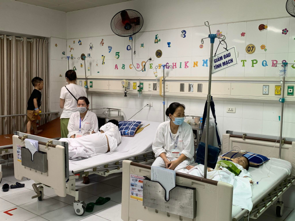 Bệnh viện Việt Đức khám, tư vấn miễn phí các bệnh thường gặp ở trẻ em -0