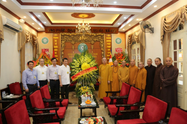MPS leader visit Vietnamese Buddhist Sangha on occasion of 2566th Buddha's Birthday -0