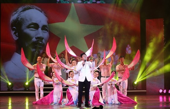 Chương trình nghệ thuật đặc sắc kỷ niệm 132 năm Ngày sinh Chủ tịch Hồ Chí Minh -0