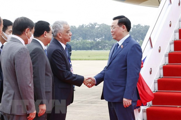 Chủ tịch Quốc hội thăm chính thức nước Cộng hòa Dân chủ Nhân dân Lào -0