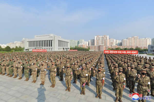 11.000 nhân viên y tế xung phong chống dịch tại Triều Tiên  -0