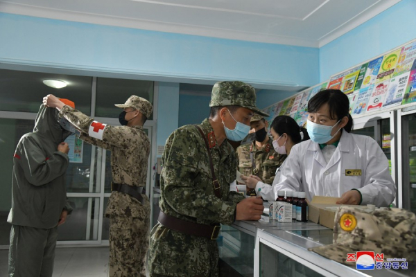 11.000 nhân viên y tế xung phong chống dịch tại Triều Tiên  -0