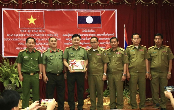 Thua Thien Hue police and mass organizations carry out activities to strengthen  Vietnam – Laos relations -0