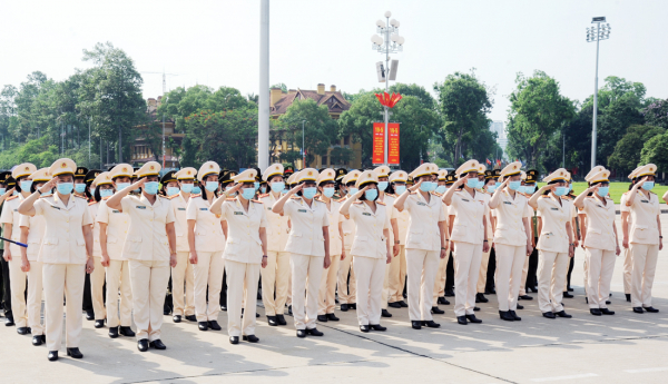 Đoàn Phụ nữ Công an tiêu biểu báo công, vào Lăng viếng Bác -0