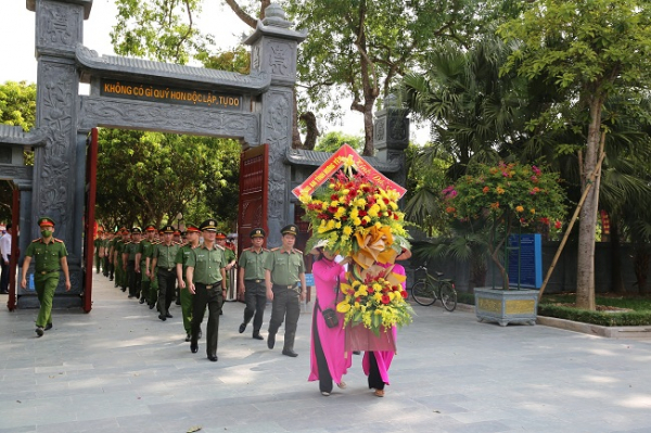 Lan toả nhiều giá trị văn hoá Chủ tịch Hồ Chí Minh từ Lễ hội Làng Sen -0