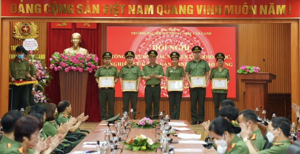 Trường Đại học Kỹ thuật-Hậu cần CAND tổ chức Ngày Khoa học công nghệ Việt Nam  -0