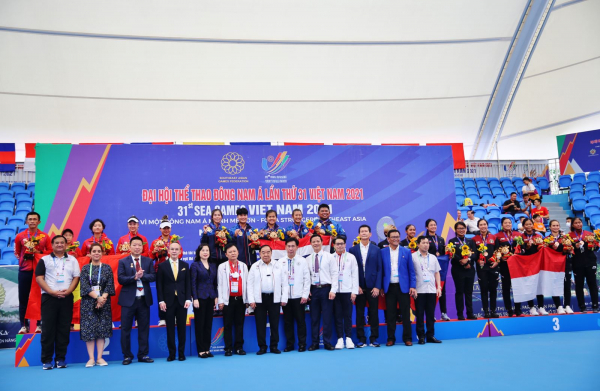Phó Thủ tướng Thái Lan trao huy chương quần vợt nội dung đồng đội nữ -0