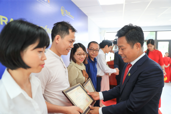 Đại học Quốc gia Hà Nội trao học bổng có giá trị lớn cho nghiên cứu sinh và thực tập sinh sau tiến sĩ -0
