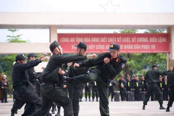 Công an tỉnh Hòa Bình ra mắt Tiểu đoàn Cảnh sát cơ động -0