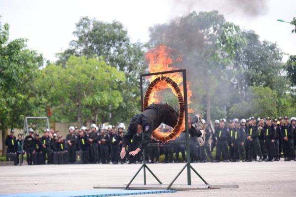 Công an tỉnh Hòa Bình ra mắt Tiểu đoàn Cảnh sát cơ động -0