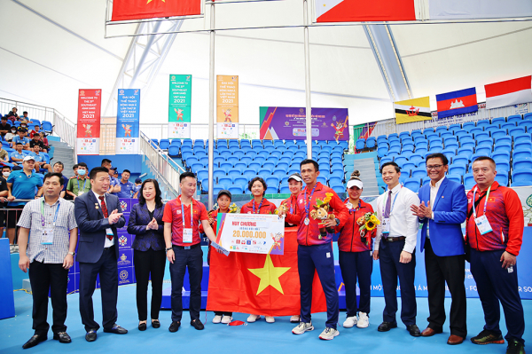 Phó Thủ tướng Thái Lan trao huy chương quần vợt nội dung đồng đội nữ -0