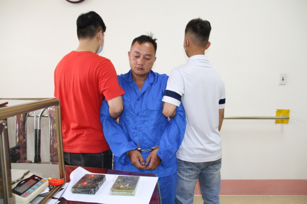 Bắt đối tượng vận chuyển thuê 2 bánh heroin từ Lai Châu sang Lào Cai -0