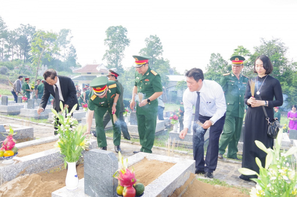 Truy điệu và an táng 16 hài cốt liệt sĩ hy sinh tại chiến trường Lào -0