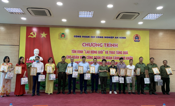 Tôn vinh Lao đông giỏi năm 2021 trong các doanh nghiệp CAND -0